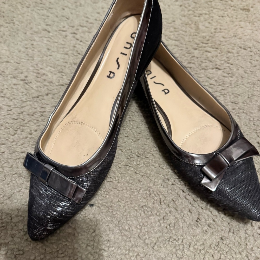 Unisa Gray Flats with Bow and Textured Design